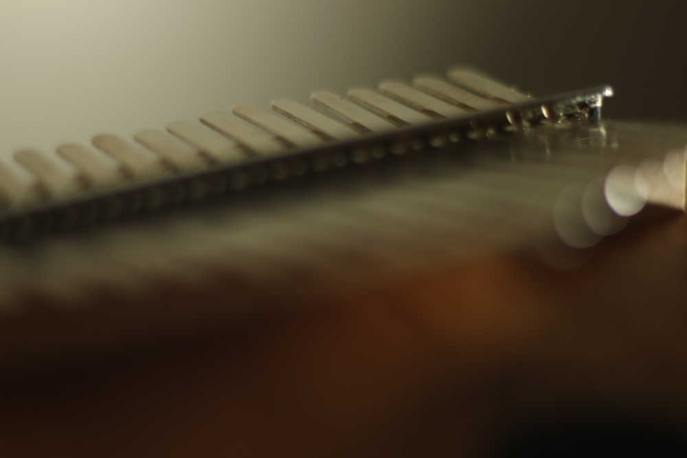 Songbird - Toy Kalimba thumbnail 2